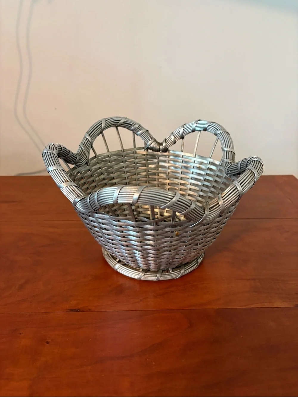 Woven Metal Basket Bowl Handles Farmhouse Rustic Storage Decor Vintage Style